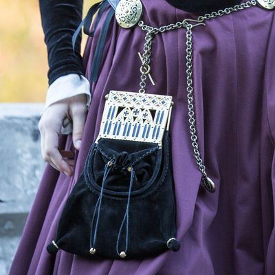 The Evolution of Luxury Accessories: Bags, Shoes, and Beyond 4 The Evolution of Luxury Accessories: Medieval and Renaissance Bags (600 CE - 1600 CE):