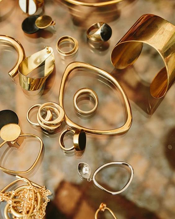 Vintage vs. Contemporary: Choosing the Right Style in Jewelry 3 Contemporary
