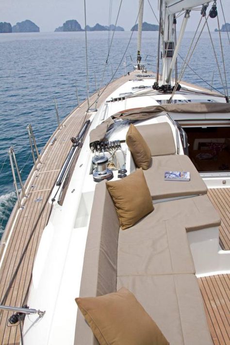 Chartering a Yacht: The Ultimate Guide to Unforgettable Experiences 2 Planning your unforgettable nautical experience