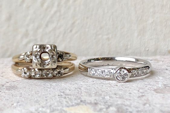 Vintage vs. Contemporary: Choosing the Right Style in Jewelry