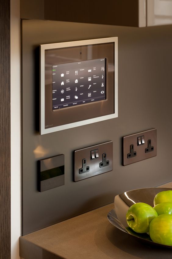 Technology and Luxury: Smart Homes for the Elite 2 Technology and luxury