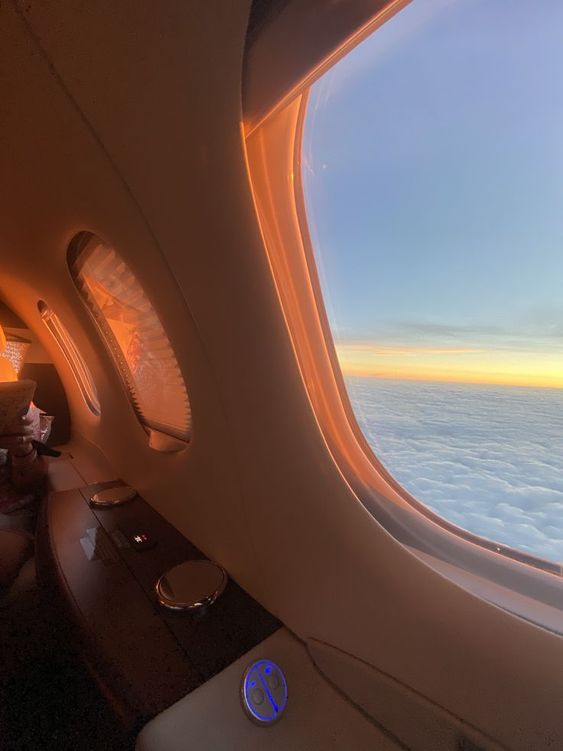 Luxury Travel Comparison: Chartering a Yacht vs. Private Jet 3 Private jet travel: Experiencing luxury in the skies
