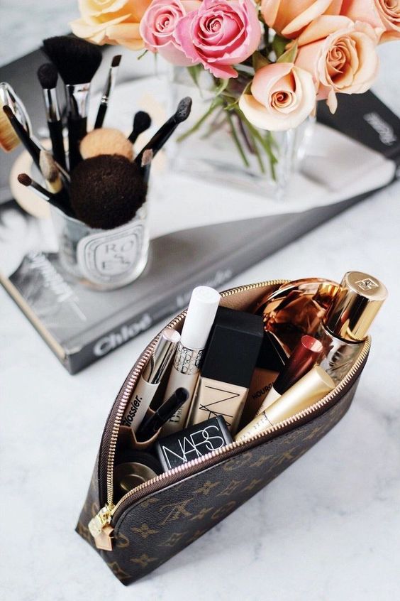 Golden Hour Glow: Highlighting the Best Luxury Highlighters 2 luxury