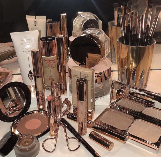Golden Hour Glow: Highlighting the Best Luxury Highlighters 4 luxury